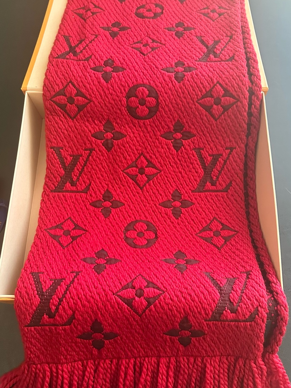 Auth Louis Vuitton Logomania Scarf
Ruby Red Monogram Wool Silk M72432
With Box